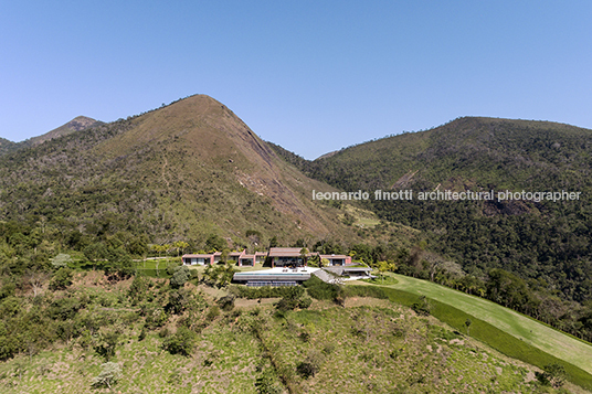 casa terra bernardes arquitetura