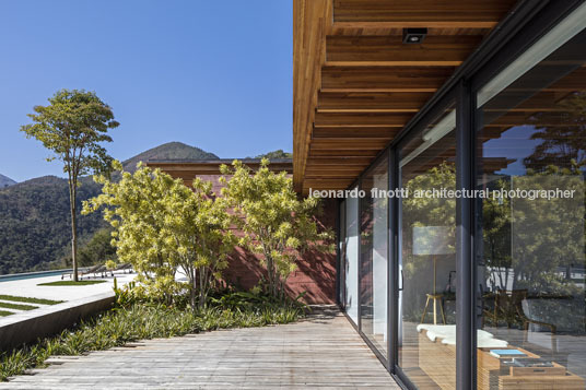 casa terra bernardes arquitetura