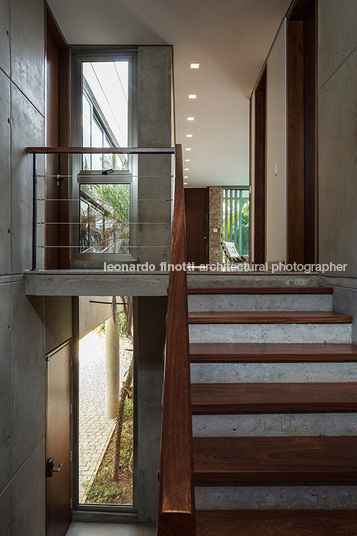 lcc house alexandre aguirre