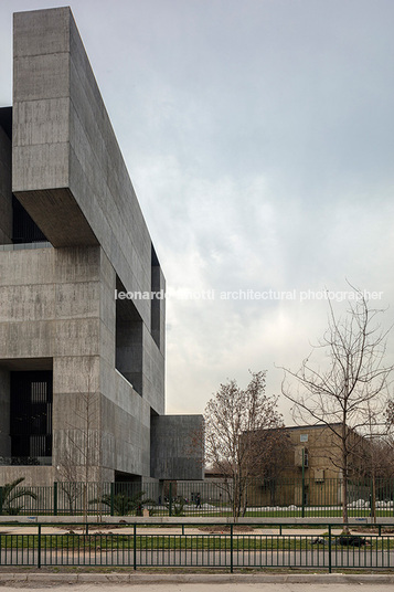 centro de innovación - universidad católica alejandro aravena