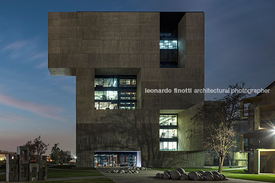 centro de innovación - universidad católica alejandro aravena