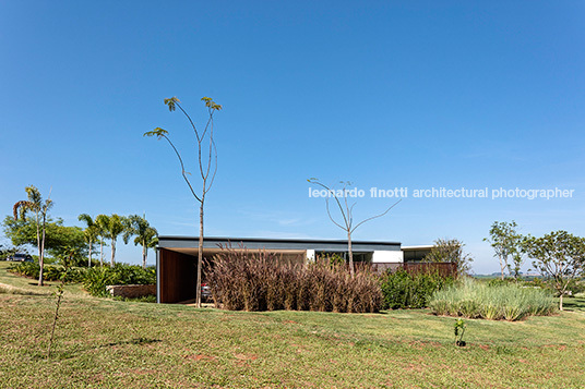 casa origami - fazenda boa vista bernardes arquitetura