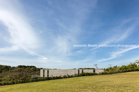 casa origami - fazenda boa vista bernardes arquitetura