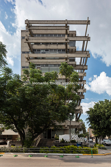 edificio san carlos jorge rojo santamaría