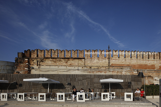 reporting from the front - arsenale della biennale 2016 alejandro aravena