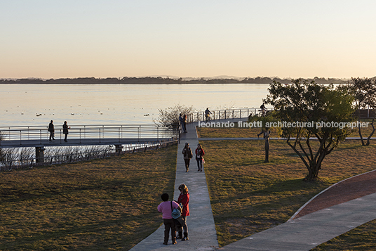 parque urbano da orla de guaíba jaime lerner