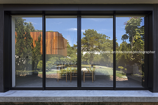 casa verde at felissimo jobim carlevaro arquitetos