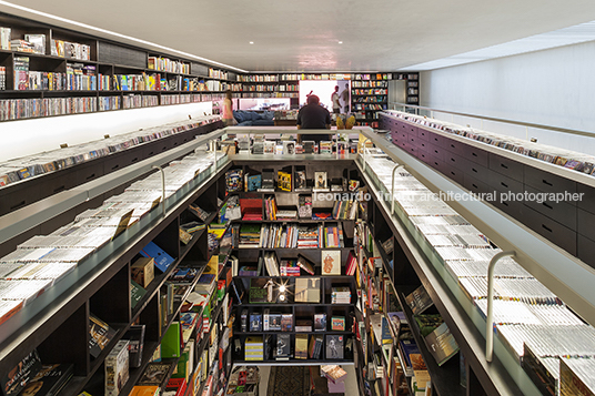 livraria da vila - alameda lorena Isay Weinfeld