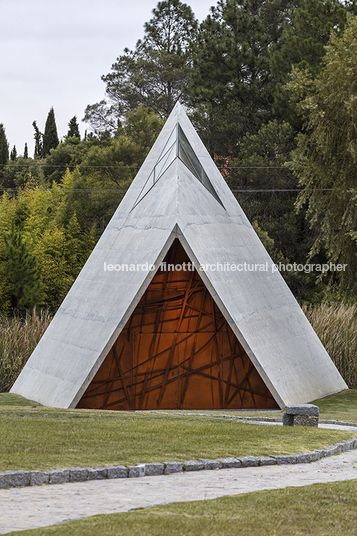 capilla de la piedad/fundación pablo atchugarry leonardo noguez