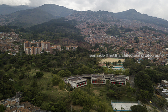 parque biblioteca león de grieff giancarlo mazzanti