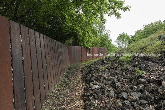 parc de pedra tosca rcr arquitectes