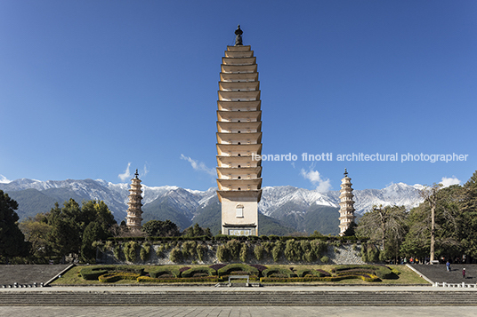 the three pagodas of the chongsheng temple 