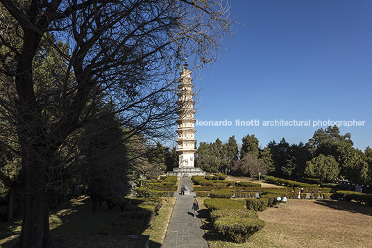 the three pagodas of the chongsheng temple 