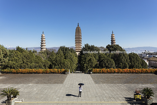 the three pagodas of the chongsheng temple 