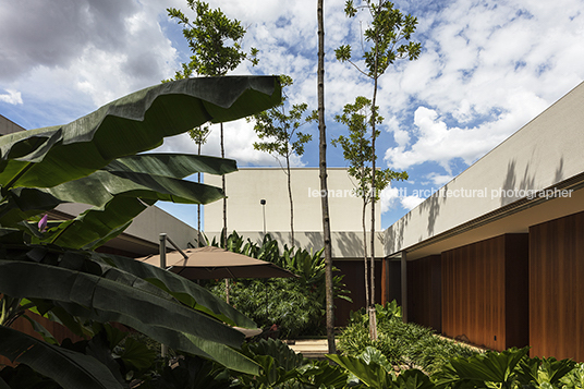 casa sj aguirre arquitetura