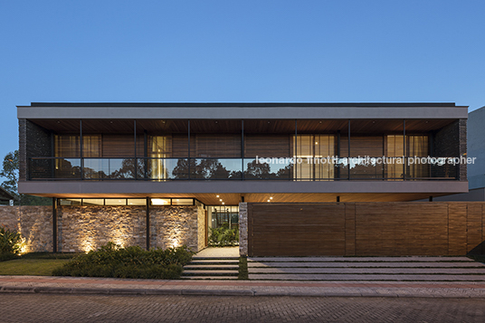 casa ce jobim carlevaro arquitetos