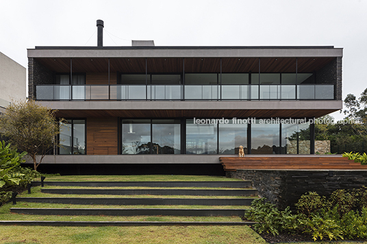 casa ce jobim carlevaro arquitetos