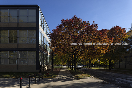 iit wishnick hall mies van der rohe