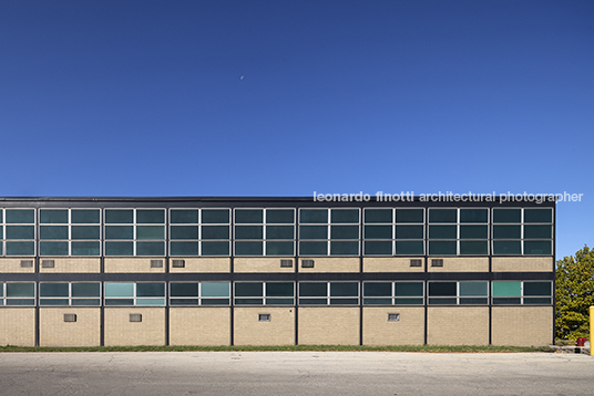 iit facilities building mies van der rohe