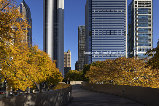 jay pritzker bandshell - millennium park frank o. gehry