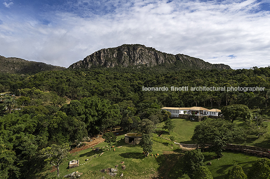 capela ao pé da serra são josé mach arquitetos