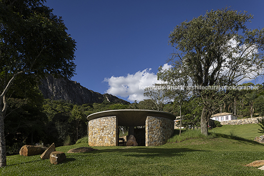 capela ao pé da serra são josé mach arquitetos