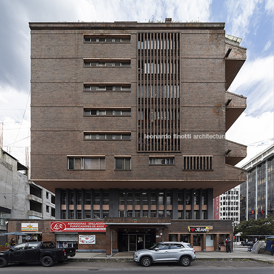 edificio colón fausto banderas