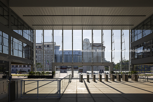 escola de referência fiesc ark7 arquitetos