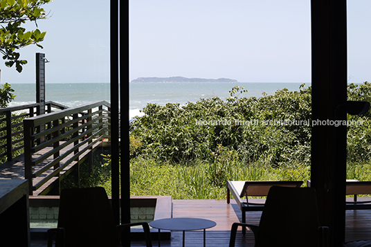 casa mar jobim carlevaro arquitetos