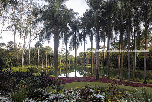 jardim & esculturas - inhotim several authors