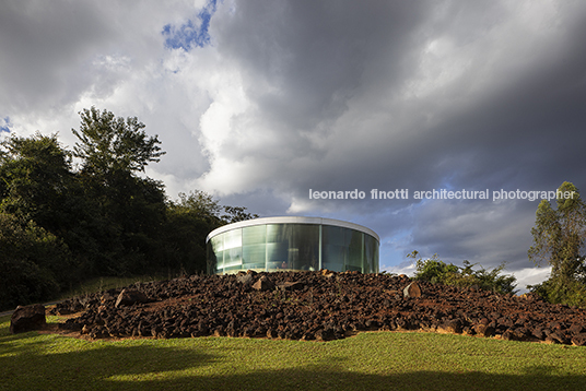 doug aitken: som da terra - inhotim doug aitken